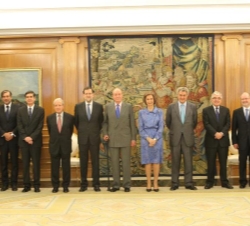 Los Reyes junto a los presidentes del Gobierno, del Congreso, del Tribunal Constitucional, del Tribunal Supremo y del Consejo General del Poder Judial